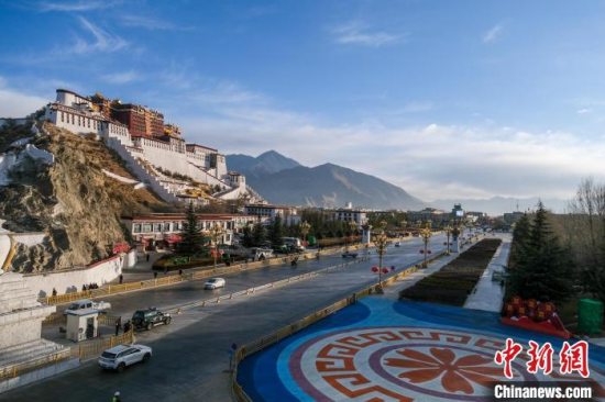 西藏启动第一届文明交通挑战赛“百日驾车零违法 抽奖获取一吨油”活动
