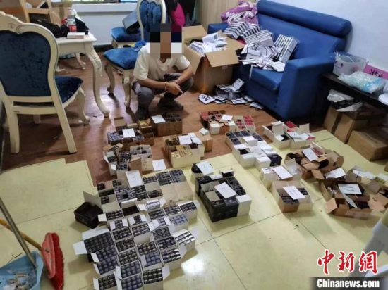重庆南岸警方打掉一跨省制售假冒知名品牌化妆品犯罪团伙 涉案金额逾4000万元
