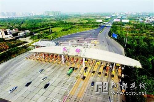成都2015年国庆期间共查处纠正侵占应急车道违法车辆418辆