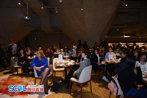 英国驻华大使吴百纳来川访问 鼓励年轻女性多干不同工作