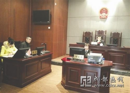 成都一乘客坐专车开门撞伤人 伤者向专车公司等索赔103万