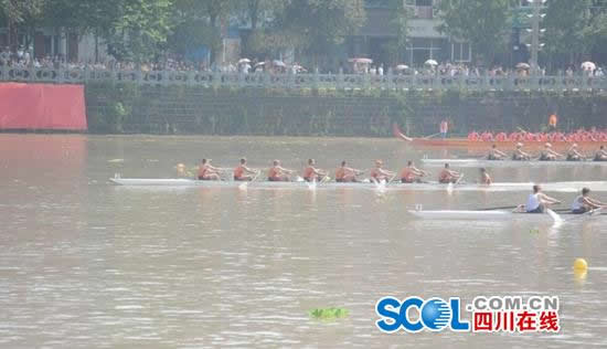 2015中国成都国际名校赛艇挑战赛在新津南河上精彩上演 国际盛会吸引全球目光