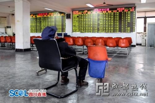 股市熔断提前下班？成都券商驳网络段子：更忙要加班