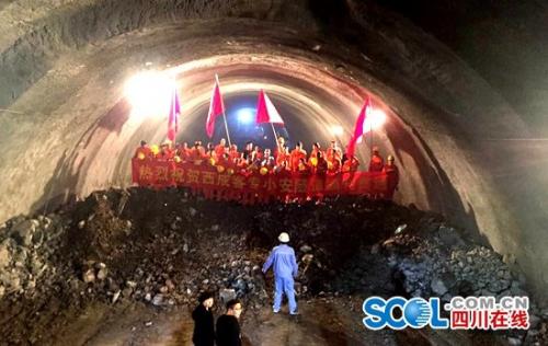 西成客专最后一个隧道小安隧道贯通 全长13.4公里花3年打通