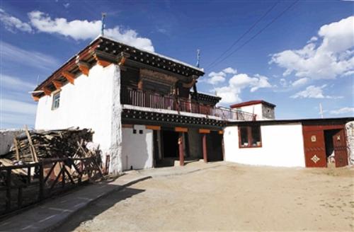 甘孜县打造旅游民居，建设幸福美丽新村