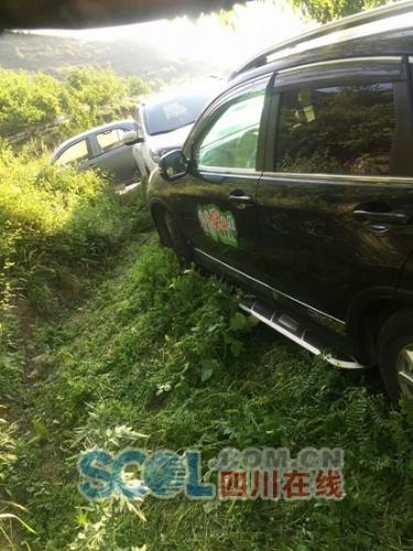 成都游客自驾游汶川萝卜寨天价停车费 车停树下三小时停车被要价万元最终交费三千元