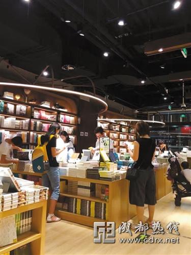 北京言几又荟聚店吸引了众多读者成都本土书店首次落户北京营造文化空间受热捧