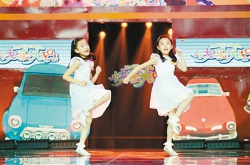 成都天涯石小学双胞胎姐妹组合冉冉升起