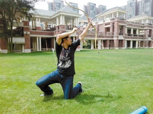 四川大学历史系在读博士生陈雨石 在拉弓引箭中修身养性