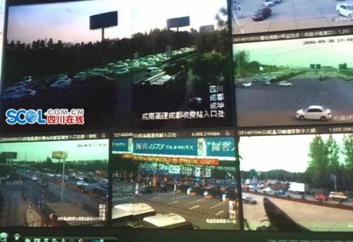 30日成都城区多条道路拥堵 前往成雅、成南高速的市区道路拥堵