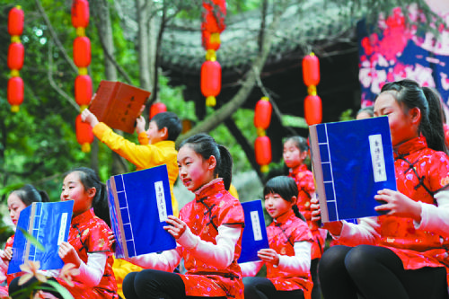 青羊区每周一节国学课在书写和吟诵中涵养“中国气质”