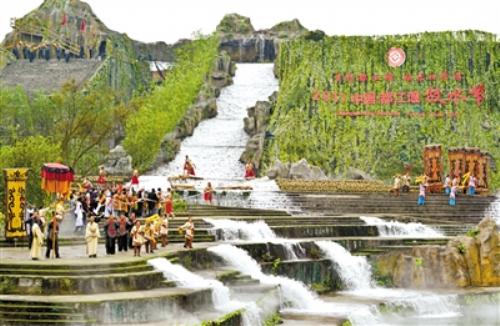 2017中国·都江堰放水节成功举办 再现“古法治水”悠久历史文化 双遗之城走向世界