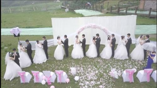 成都毕业班15对情侣集体婚礼追踪：一场假婚礼骗了真媒体