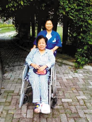 中国政法大学教授黄道秀在病房里结识 医患成了忘年交