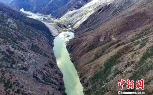 金沙江再次山体滑坡形成堰塞湖 西藏连夜转移3000余人