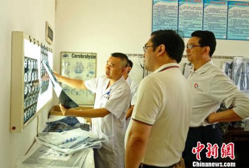 北京200多名医疗专家在桂林市兴安县开展公益活动