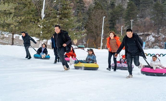 秦岭超好玩的滑雪场，十多种冰雪玩法适合全家打卡！