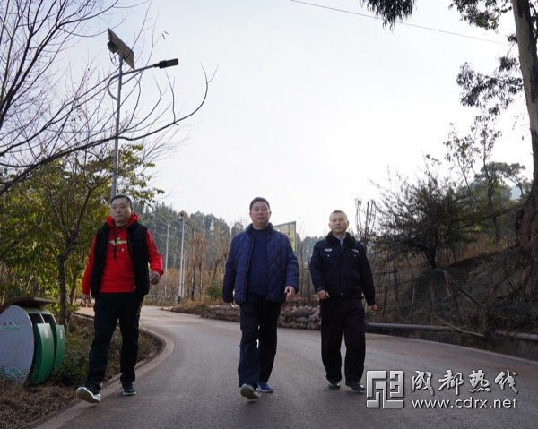 西昌铁警：迎接首个“中国人民警察节”健步走 冬日里亮丽的风景线