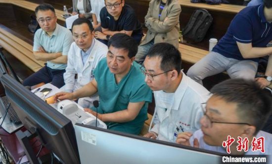 智能机器人+5G助力上海、喀什医生远程合作为冠心病患者成功手术