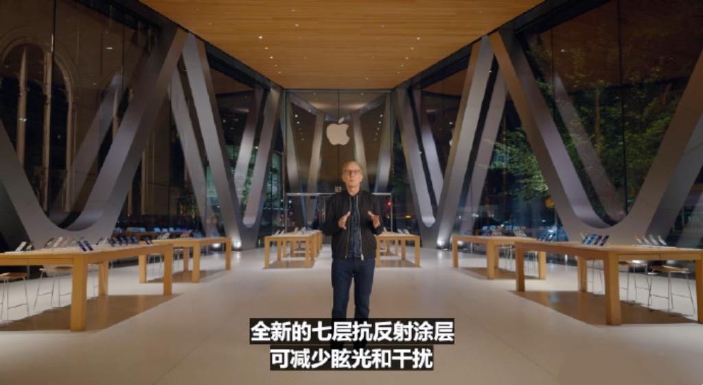 抗反光赢过 iPhone 17？TCL T7L Ultra 真有两把刷子