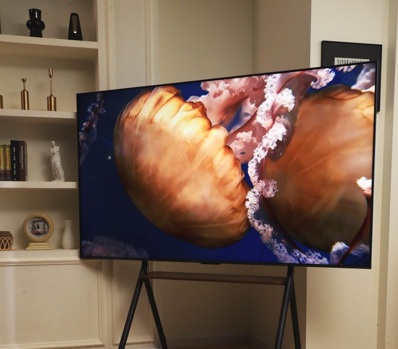 越看越上头！TCL T7L Ultra抗反光黑科技打造超绝观影体验