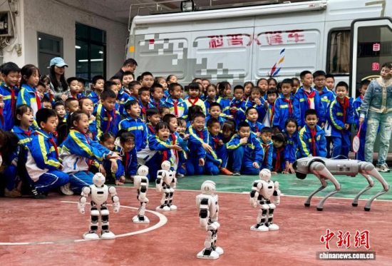 2025年“流动科学课”第四站走进贵州黔东南 聚焦“人工智能”主题