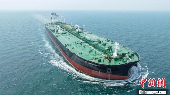 恒力重工在大连举行首制30.6万载重吨超大型油轮(VLCC)命名仪式