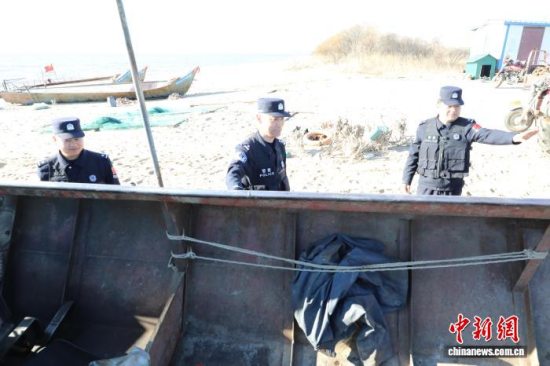 中俄最大界湖兴凯湖2025年明水期捕捞结束进入流冰期 湖面200余艘渔船全上岸