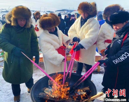 内蒙古新巴尔虎左旗第三届诺干湖渔猎文化活动17斤红鲤头鱼获竞拍价11888元