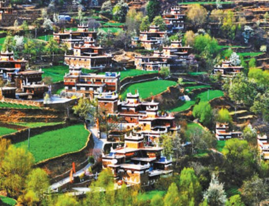 甘孜藏族自治州丹巴县民宿建起来 生活富起来