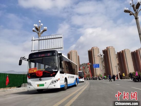 青海省海东市与甘肃省兰州市交界团结大桥开通：从踩冰渡河到一桥“飞”两地