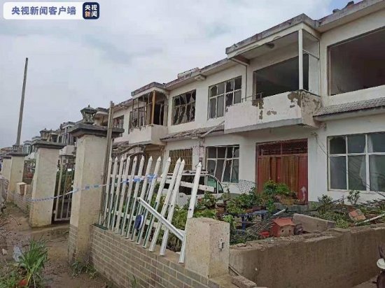 徐州市铜山区房村镇、伊庄镇遭遇大雨龙卷风袭击 已致12人受伤
