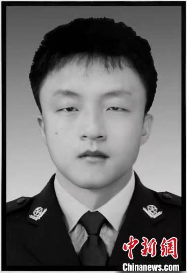 九江庐山22岁辅警余俊跳入水中救人：群众获救，他却牺牲了