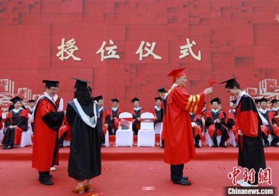 成都中医药大学为2020届毕业生补办毕业典礼