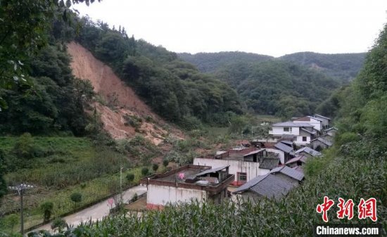 四川持续强降雨多地受灾 巴中市通江县3人因突发山体滑坡遇难