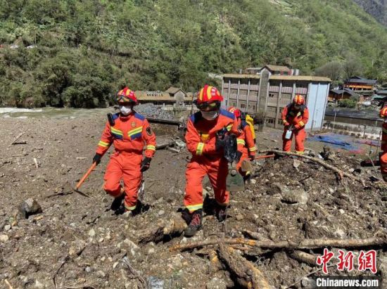 贡山县独龙江乡突发滑坡泥石流灾害后续：已转移疏散民众35人