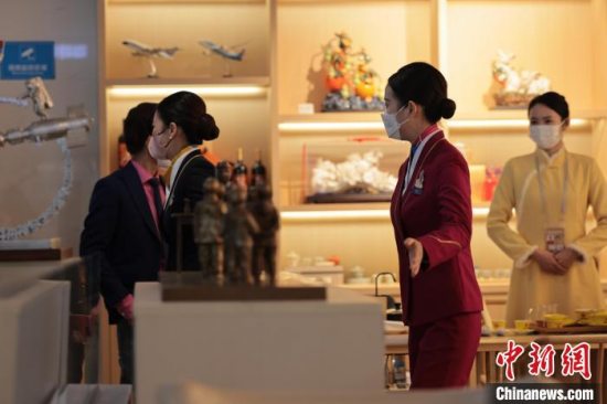 中国南方航空明珠休息室艺术空间在广州白云国际机场T2航站楼开幕