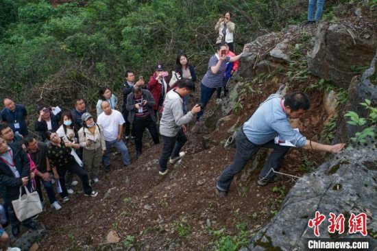 中国地质古生物知名专家讲述桂林山水“地学故事”