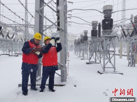 哈尔滨局部地区有大到暴雪 256支电力应急抢修队伍 全力应对雨雪冰冻天气