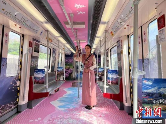 “林芝”号旅游专列“驶入”广州地铁3号线 展示“醉美林芝”