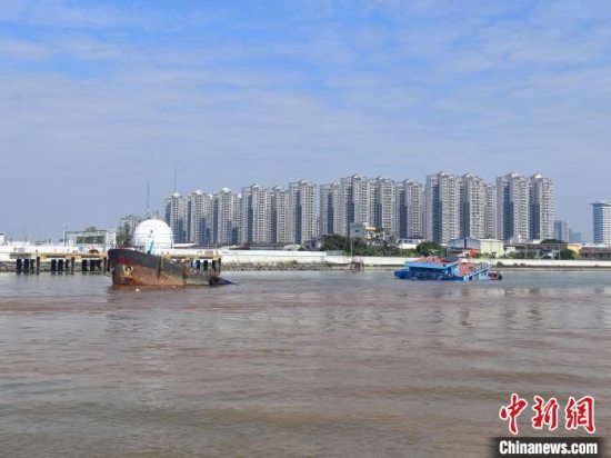 广州市海上搜救中心紧急处置一船舶坐沉事故 4名船员已被安全转移上岸