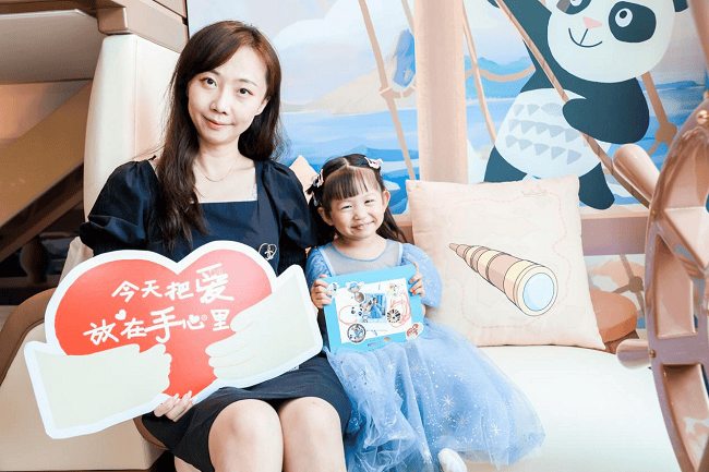 如何让亲子家庭拉满旅行情绪价值？这些酒店联合富士instax教育做了特别的尝试