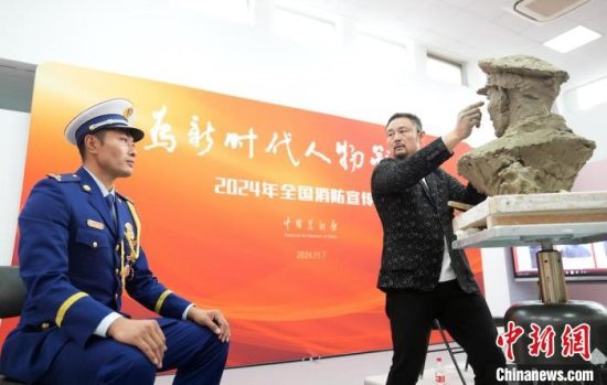 中国美术馆为优秀消防员代表塑像 致敬和平岁月里以生命守护生命的英雄