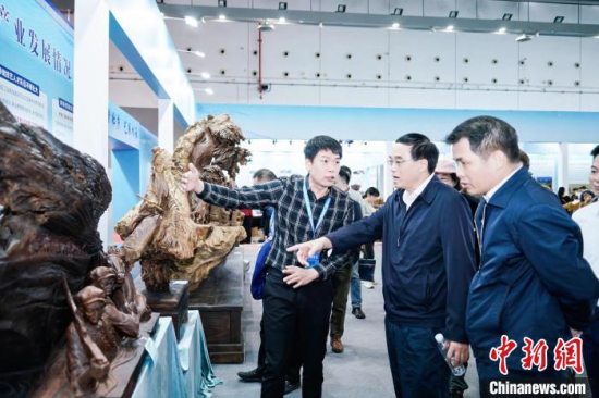 “绘梦壮乡艺脉相承”2024广西工艺美术精品展在南宁启幕