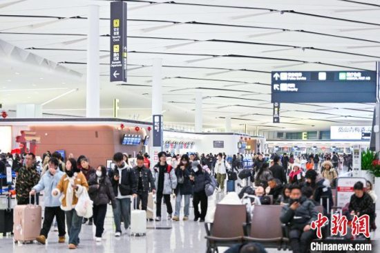 成都国际航空枢纽2025年春节期间运送旅客超214万人次