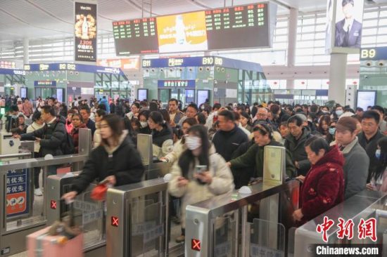 中国铁路南昌局集团公司迎2025年元宵节后客流最高峰 预计发送旅客122.9万人次