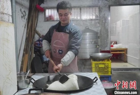 罗城县黄金镇传统小吃粉利：舌尖上的“吉祥”味道