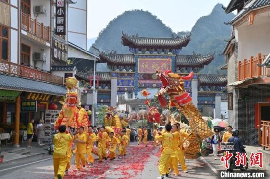 中越边民广西崇左市大新县硕龙镇共庆百年民俗元春节