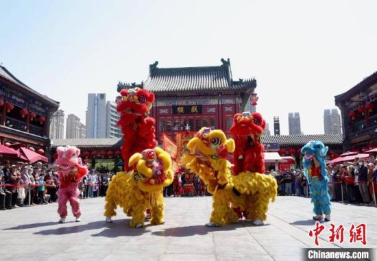 天津市南开区古文化街：民俗花会闹“五一” 南北非遗焕新彩