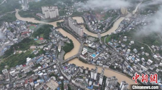 湖北恩施鹤峰县城、太平集镇等站点降雨量突破历史极值 转移安置850人